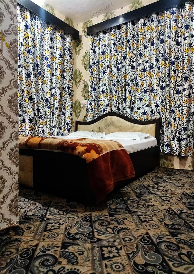 ホテル Fabulous Kashmir Srinagar エクステリア 写真